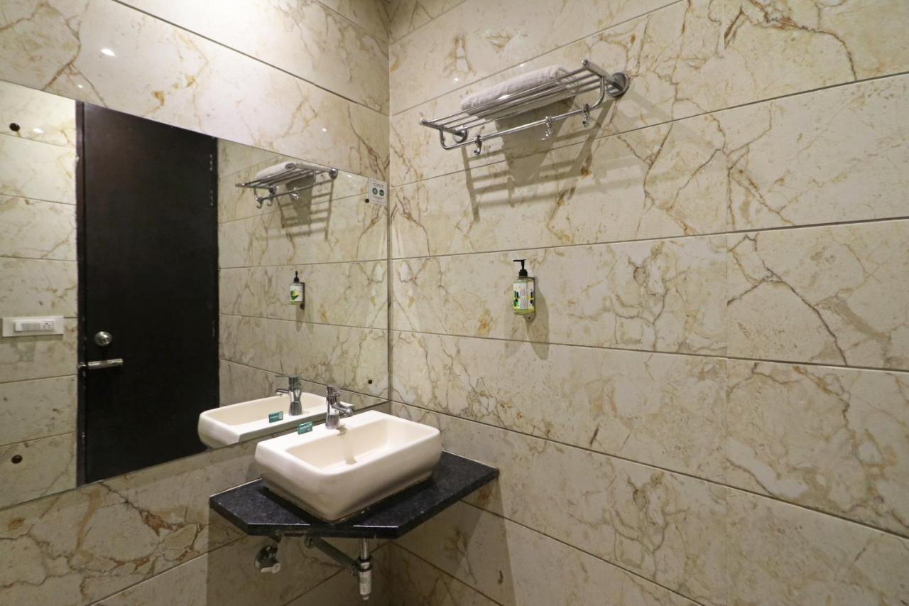 Hotel Paragon Suites New Delhi Eksteriør bilde